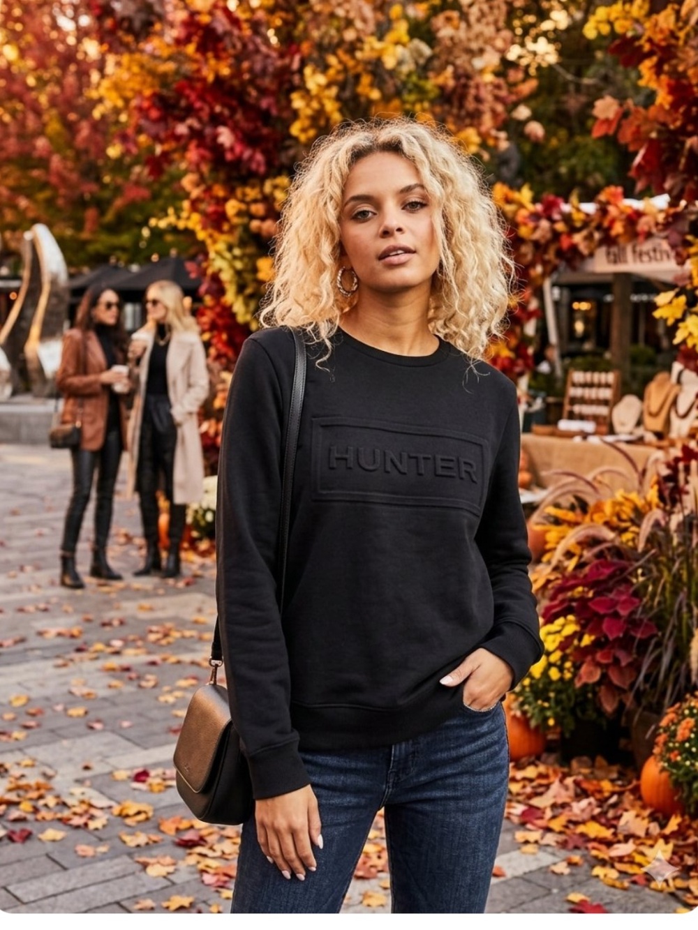 HUNTER Original Black Embossed
Logo Crewneck Sweatshirt M
Athleisure Pullover